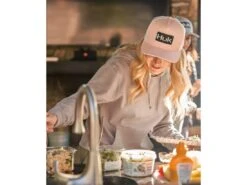 HUK Women's HUK Logo Hoodie 7 HUK Women's HUK Logo Hoodie -Karl's Fishing & Outdoors lifestyle overcastgrey womenhuklogohoodie 51 10 huk 10014